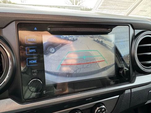 Used 2019 Toyota Tacoma TRD Sport image 25