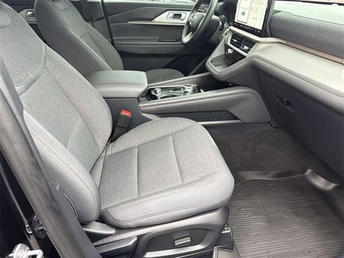 Used 2025 Ford Explorer Active image 13