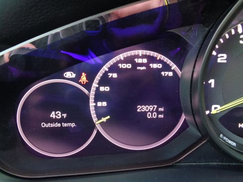 Used 2022 Porsche Cayenne Platinum Edition image 20