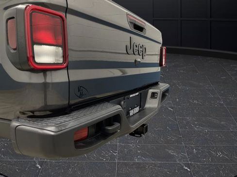 Used 2022 Jeep Gladiator Willys image 32