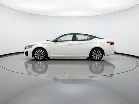 Used 2025 Nissan Altima 2.5 SV image 5