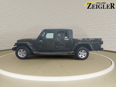 Used 2022 Jeep Gladiator Sport image 8