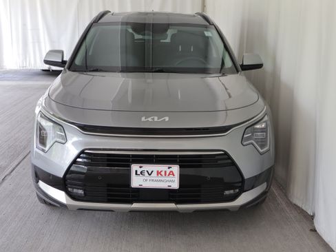 Used 2023 Kia Niro SX Touring FWD image 5