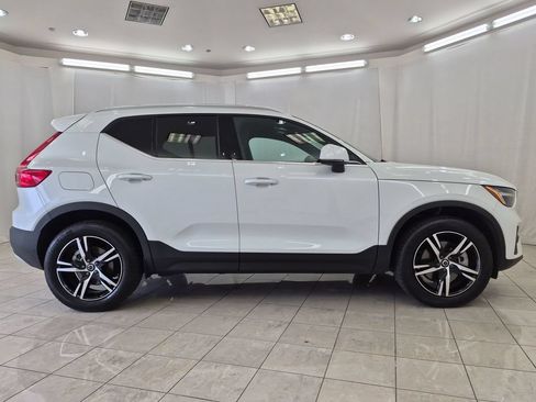 Used 2025 Volvo XC40 B5 Core AWD/4WD image 11