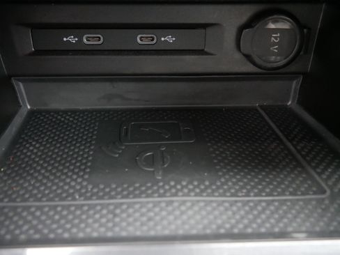 Certified 2022 Volkswagen Tiguan SE image 29