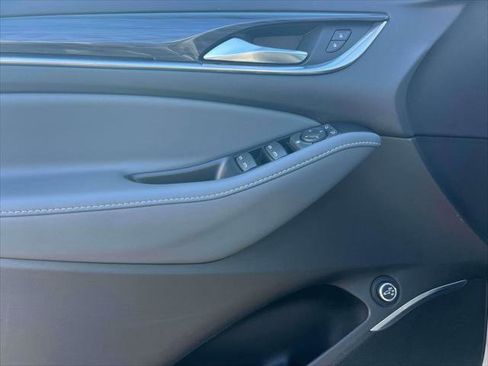 Used 2022 Buick Enclave Essence w/ Sport Touring Edition image 17