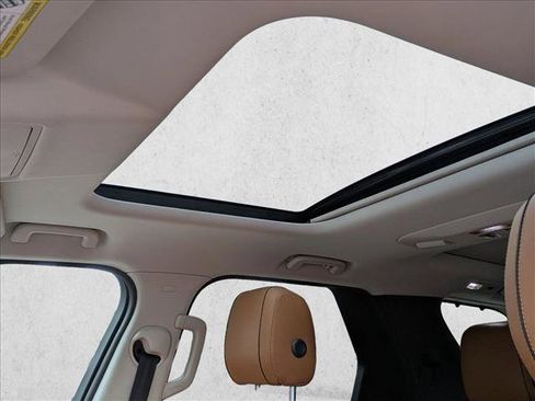 Used 2019 Land Rover Discovery HSE image 13