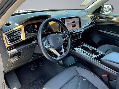 Used 2024 Volkswagen Atlas SE FWD image 18