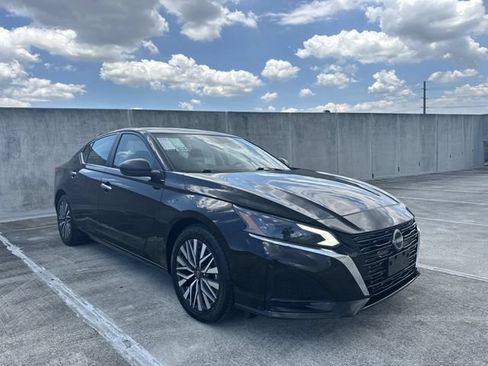 Used 2024 Nissan Altima 2.5 SV FWD image 38