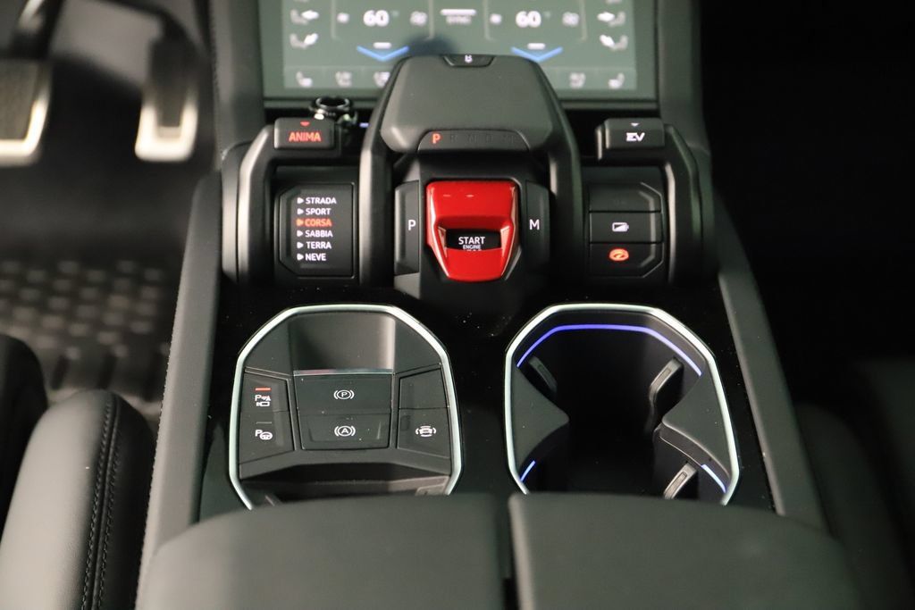 Used 2025 Lamborghini Urus SE AWD/4WD image 23