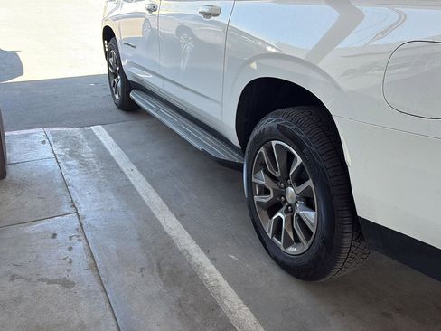 Used 2021 Chevrolet Suburban LT image 6