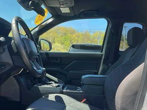 Certified 2025 Toyota Tacoma SR AWD/4WD image 10