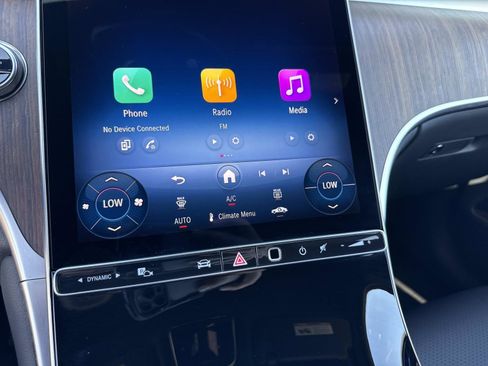 Used 2025 Mercedes-Benz GLC 300 image 27