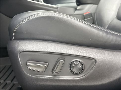 Used 2019 Toyota RAV4 XLE Premium image 26