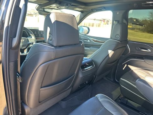 Used 2023 Cadillac Escalade ESV Premium Luxury image 39