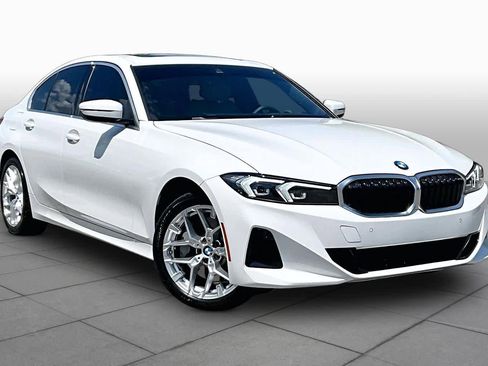 Used 2025 BMW 330i Sedan w/ M Sport Package RWD image 2