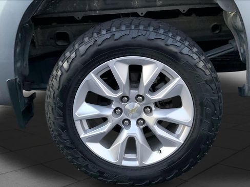 Used 2020 Chevrolet Silverado 1500 Custom w/ Custom Value Package RWD image 11