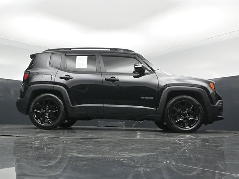 Used 2017 Jeep Renegade Altitude FWD image 20