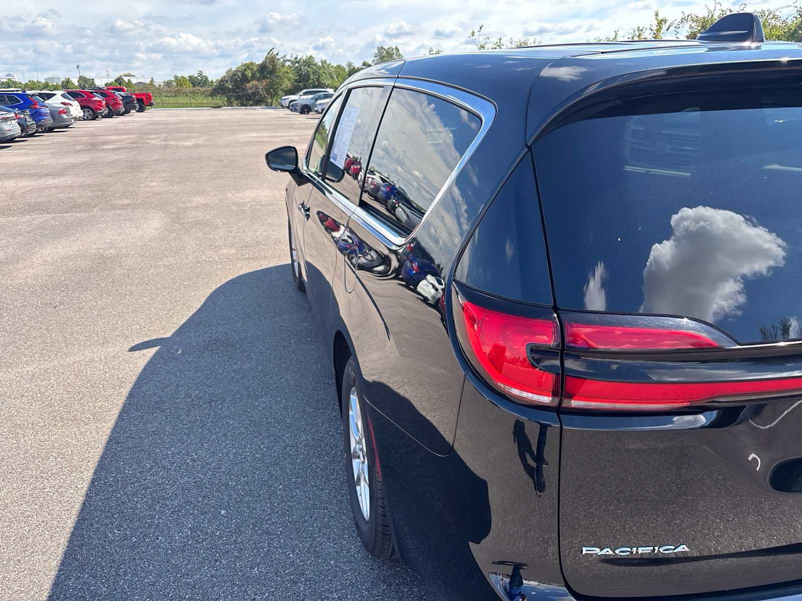 Used 2024 Chrysler Pacifica Touring-L FWD image 34