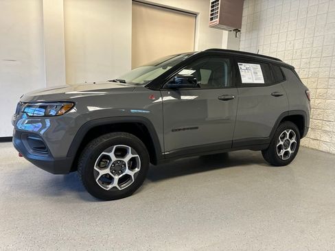 Used 2022 Jeep Compass Trailhawk w/ Trailhawk Convenience Group AWD/4WD image 16