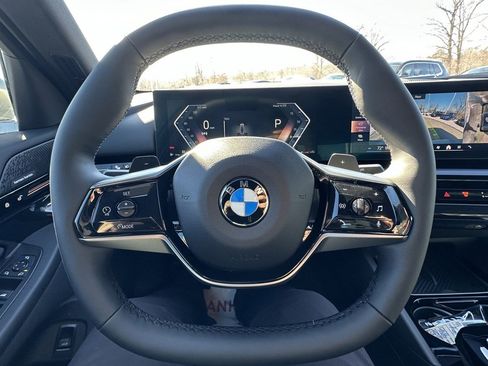 Used 2025 BMW 530i xDrive 530i xDrive w/ Premium Package image 19