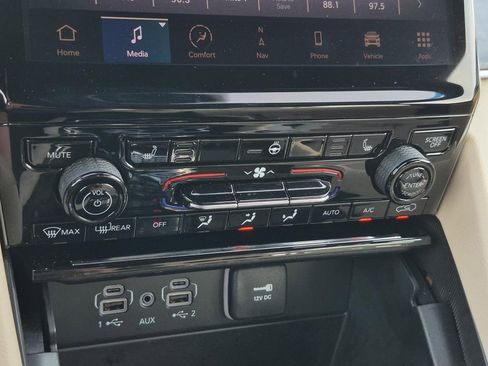 Used 2023 Jeep Grand Cherokee Limited image 26