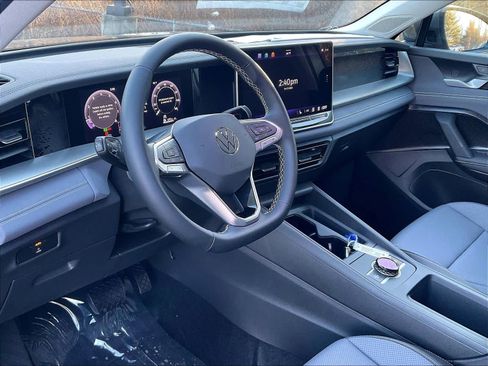 New 2026 Volkswagen Tiguan SE image 9