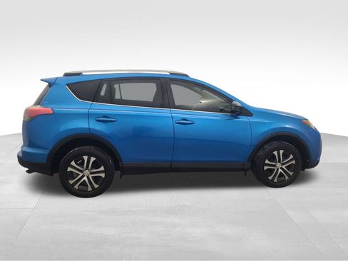 Used 2018 Toyota RAV4 LE image 3