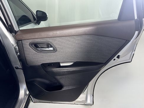 Used 2023 Nissan Rogue SV image 28