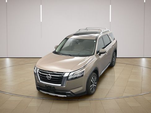 Certified 2024 Nissan Pathfinder Platinum FWD image 33