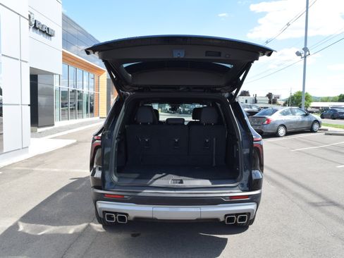 Used 2026 Chevrolet Traverse LT AWD/4WD image 9