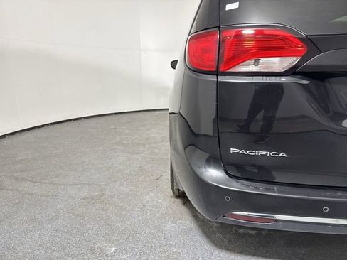 Used 2020 Chrysler Pacifica Touring-L image 29