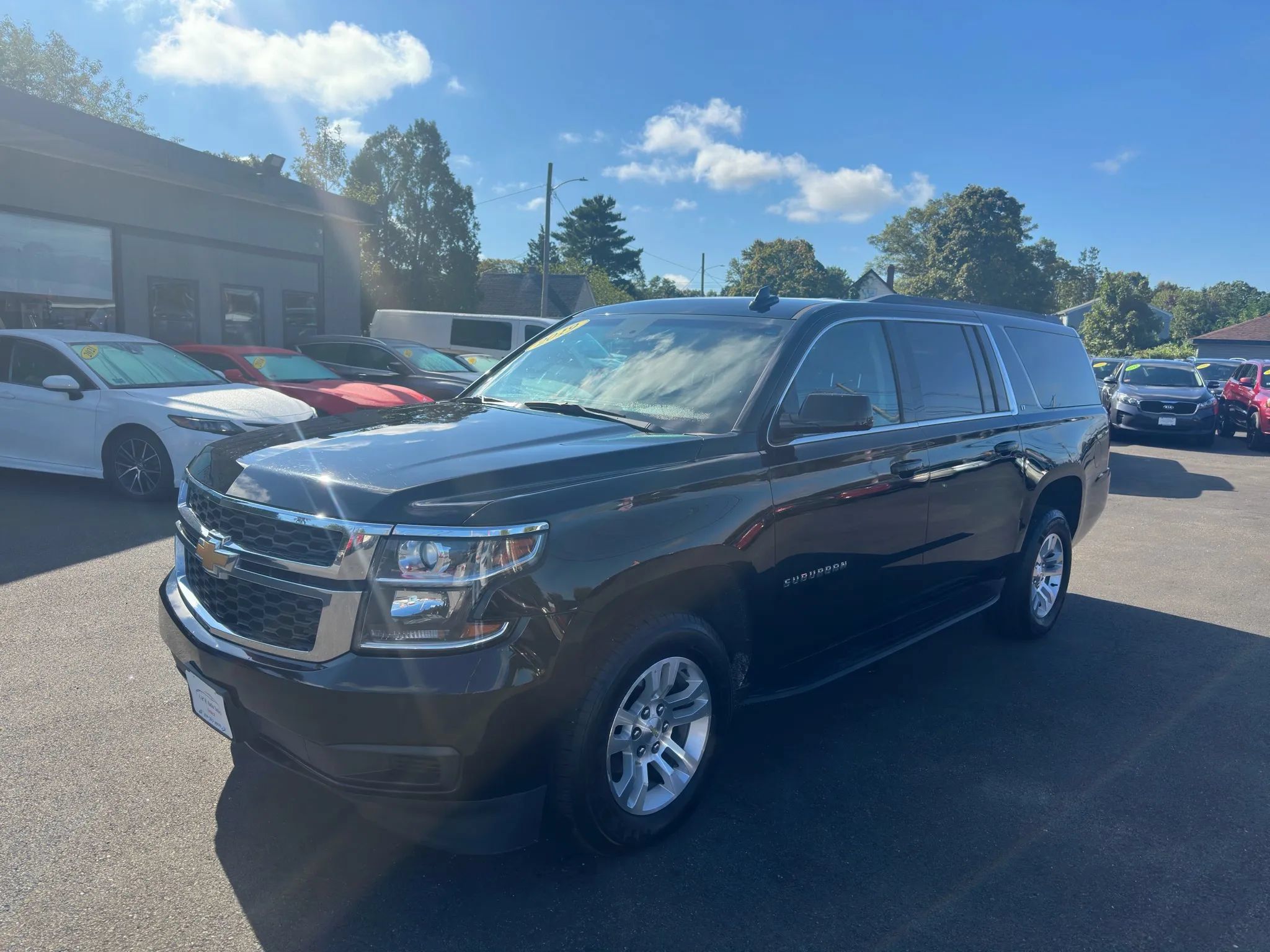 Used 2019 Chevrolet Suburban LT AWD/4WD image 2