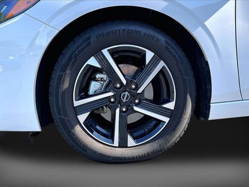 Used 2024 Nissan Sentra SV FWD image 32
