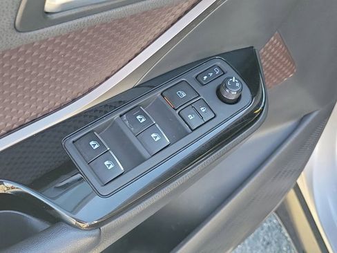 Used 2019 Toyota C-HR Limited image 15