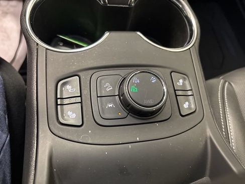 Used 2024 GMC Terrain SLT w/ Infotainment Package II AWD/4WD image 29