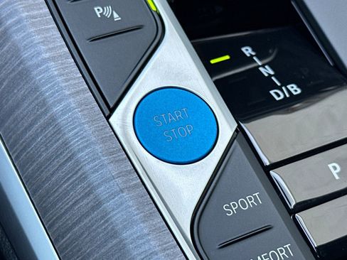 Used 2025 BMW i4 eDrive40 image 28