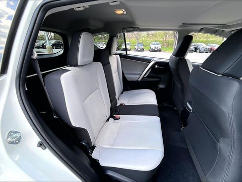 Used 2018 Toyota RAV4 XLE image 21