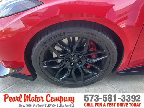 Used 2025 Chevrolet Corvette Z06 RWD image 8