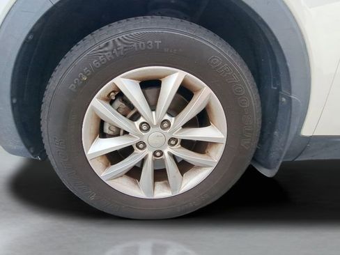 Used 2016 Kia Sorento LX image 3