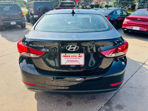 Used 2015 Hyundai Elantra SE w/ Option Group 03 FWD image 4