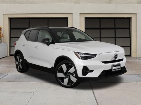 New 2026 Volvo EX40 Plus w/ Climate Package image 18