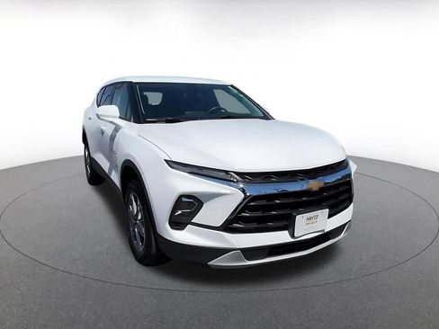 Used 2026 Chevrolet Blazer LT FWD image 3