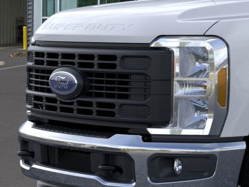 New 2026 Ford F350 XL w/ XL Chrome Package image 17