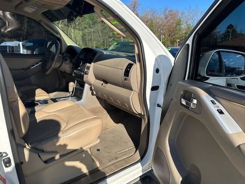 Used 2009 Nissan Pathfinder SE w/ Premium Pkg image 22