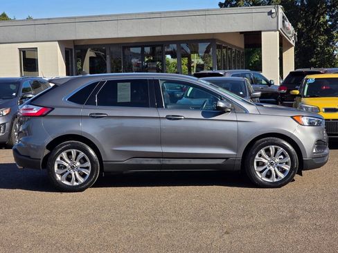 Used 2024 Ford Edge Titanium image 5