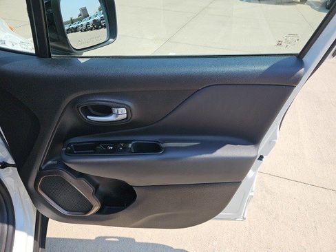 Used 2023 Jeep Renegade Latitude image 15