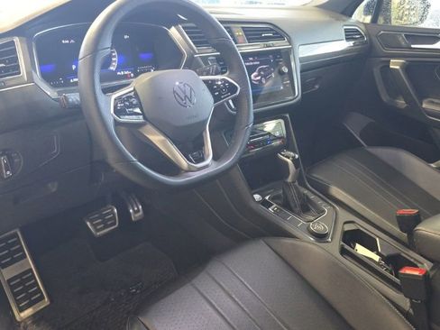 Used 2024 Volkswagen Tiguan SE R-Line AWD/4WD image 4