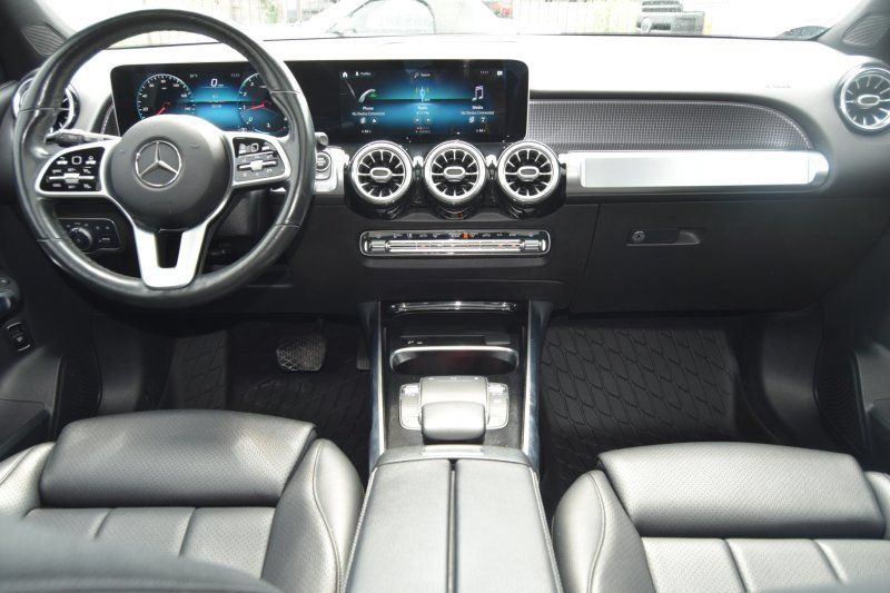 Used 2021 Mercedes-Benz GLB 250 4MATIC w/ Premium Package image 33