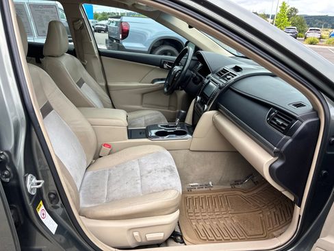 Used 2012 Toyota Camry XLE w/ Leather Pkg FWD image 17